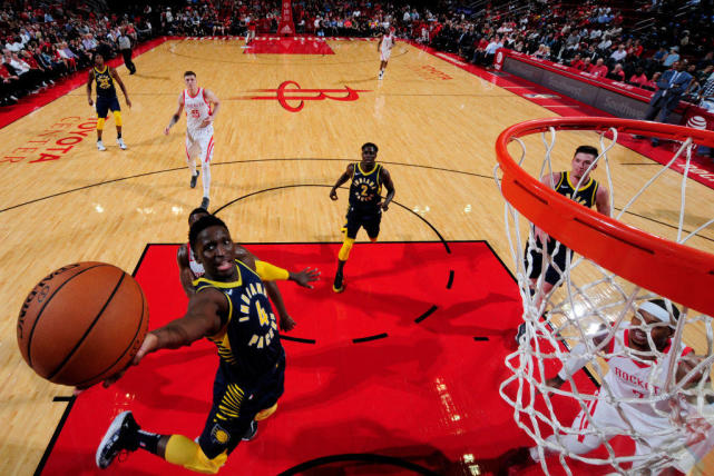 一家三口进 一家三口进