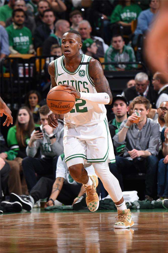 一家三口进 一家三口进